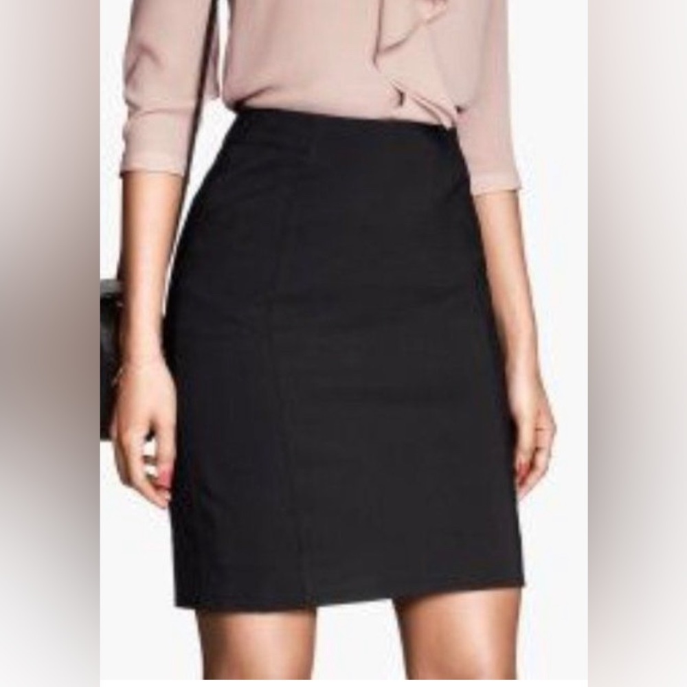 H&M | Pencil Skirt in Black